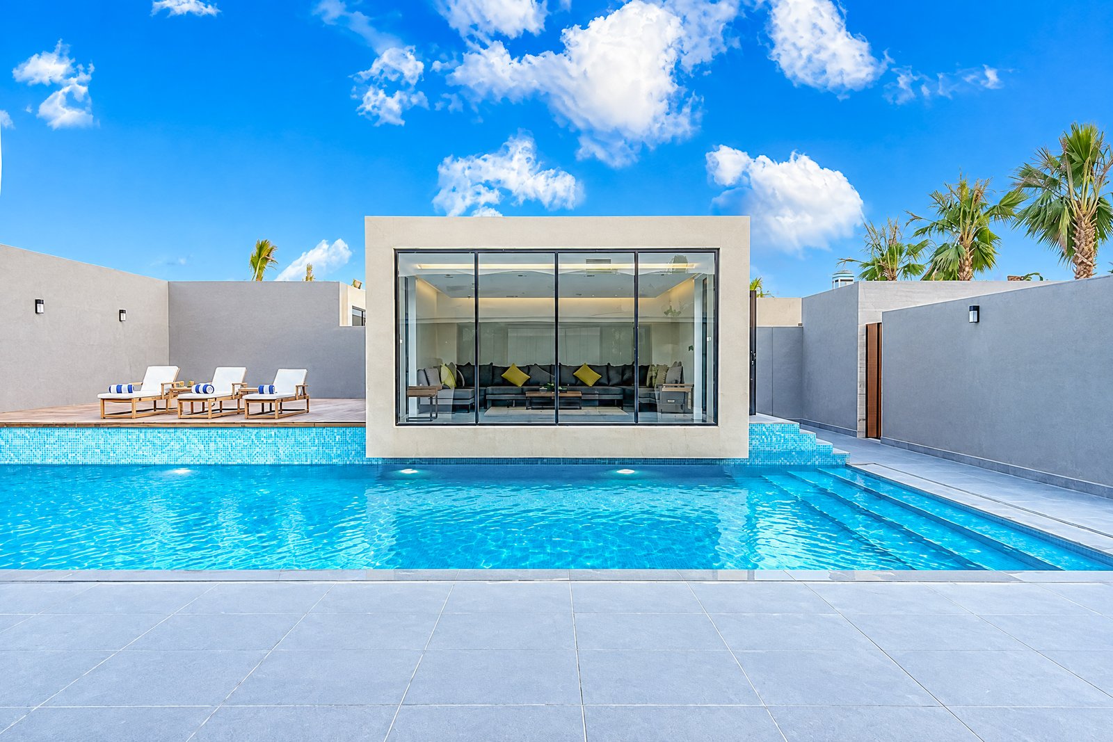 Resorts — Poolside